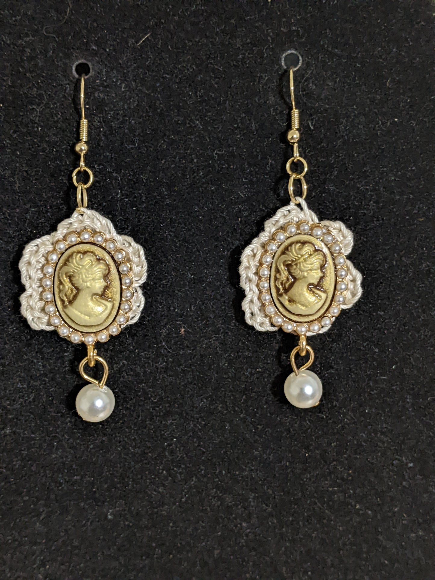 A20-Cameo earrings-great gift! Item-EAR14