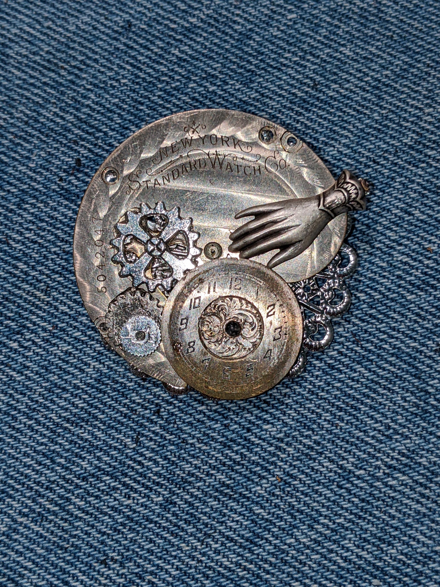 Steampunk Themed Brooch-Unique Charm Pin! TOP1-with real watch parts