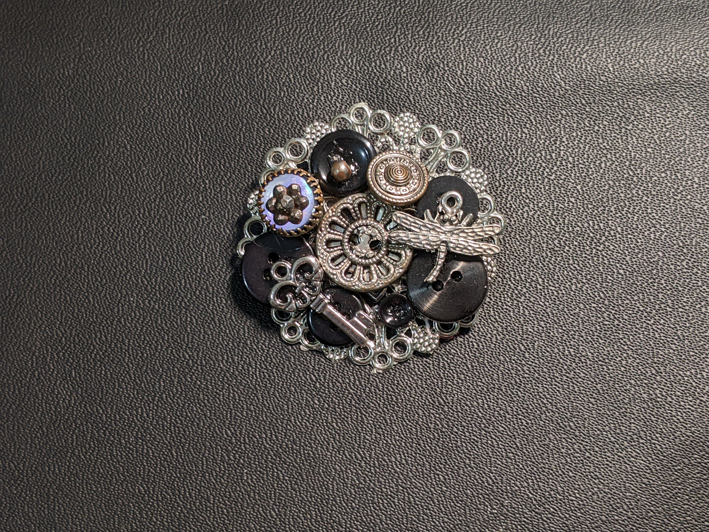 Vintage Steampunk Themed Brooch-Unique Charm Pin! Vintage12