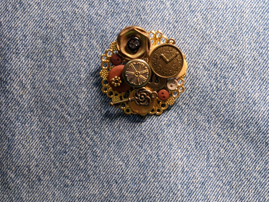 Vintage Steampunk Themed Brooch-Unique Charm Pin! Vintage16