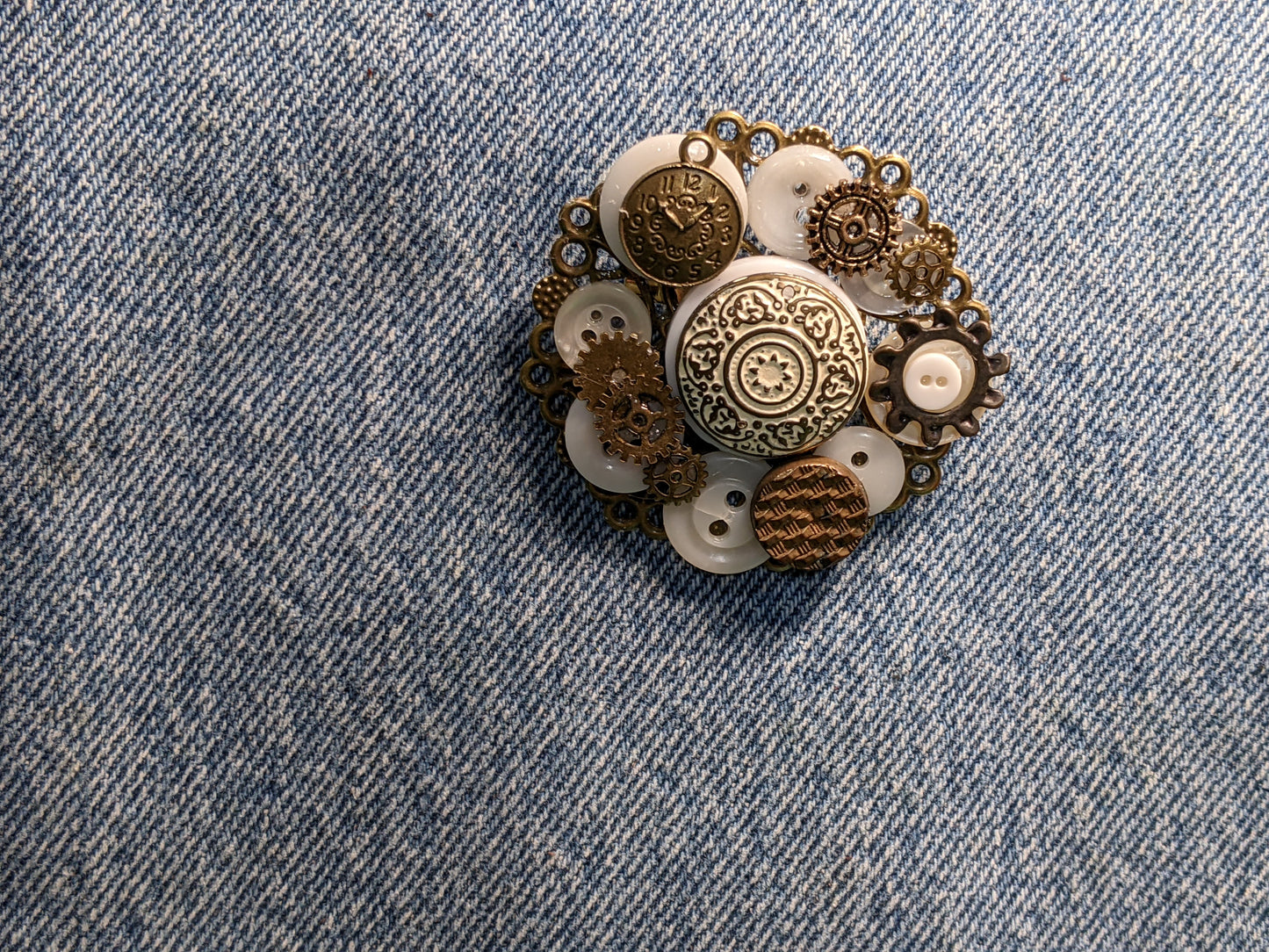 Vintage Steampunk Themed Brooch-Unique Charm Pin! Vintage22