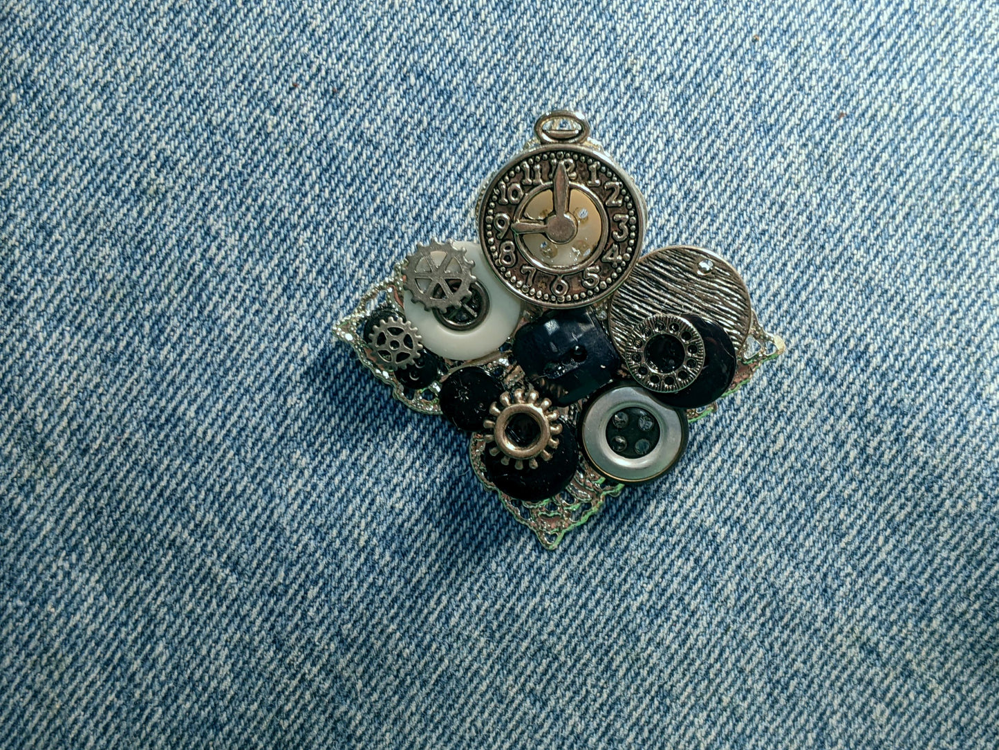 Vintage Steampunk Themed Brooch-Unique Charm Pin! Vintage25