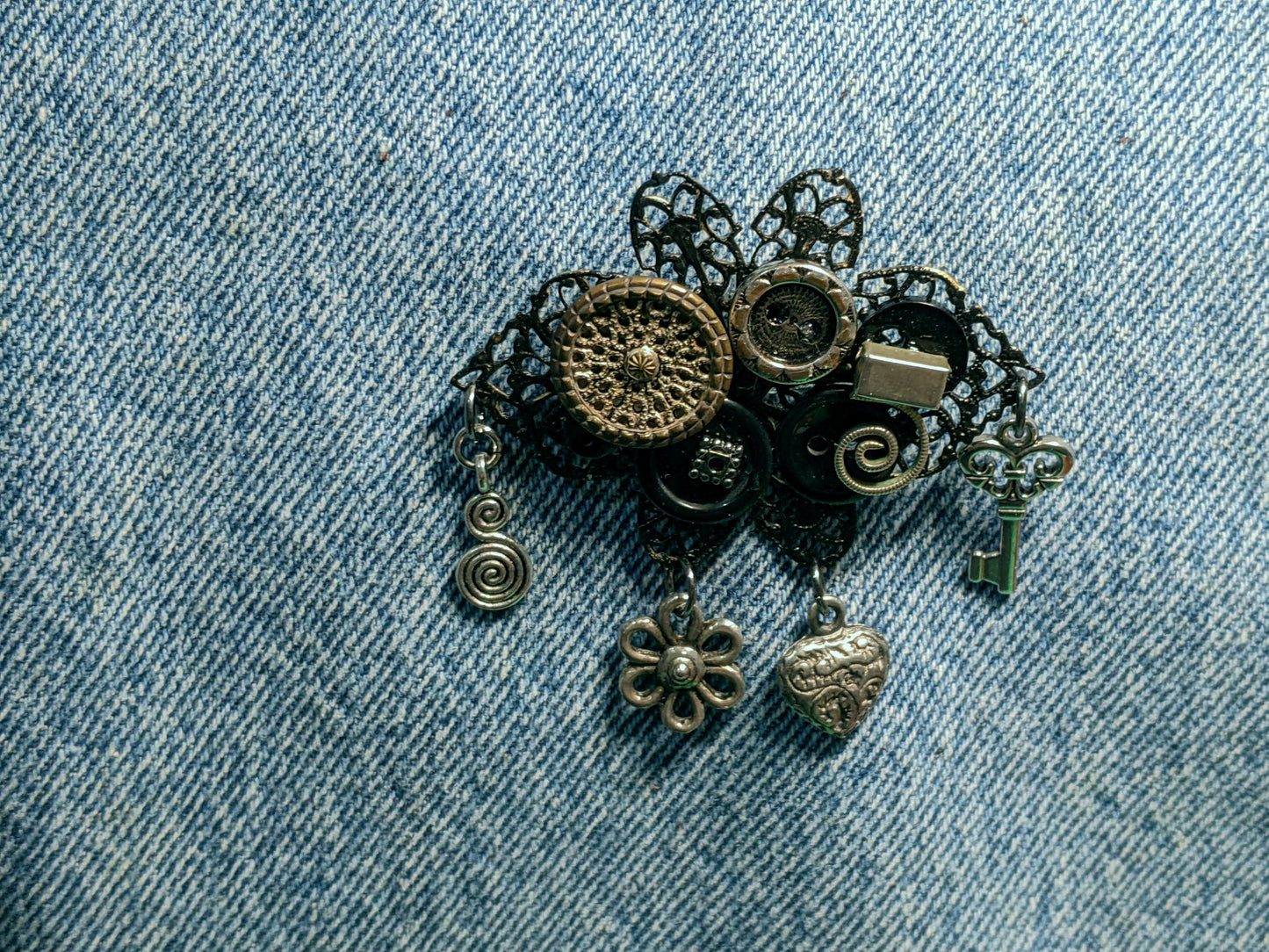 Vintage Steampunk Themed Brooch-Unique Charm Pin! Vintage34